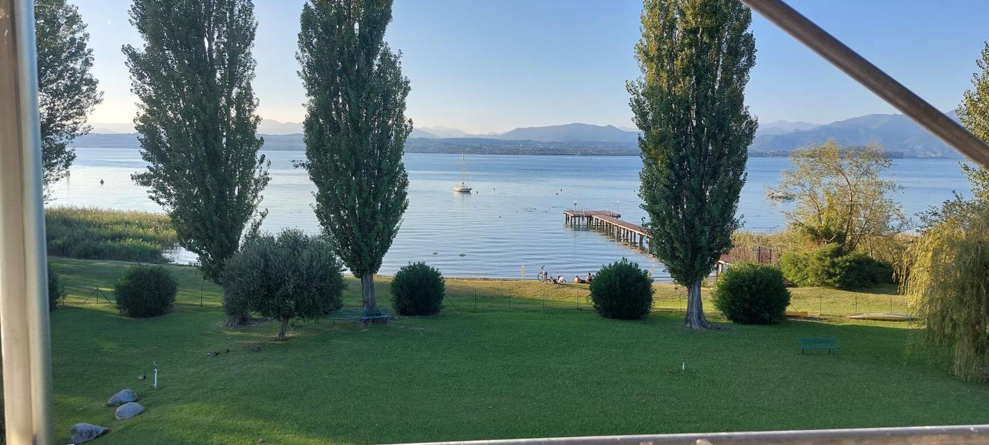 Lago Blue Apartment Sirmione Eksteriør billede