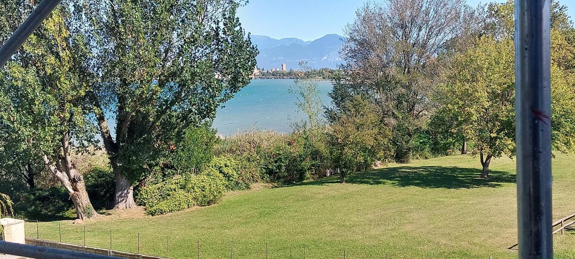 Lago Blue Apartment Sirmione Eksteriør billede